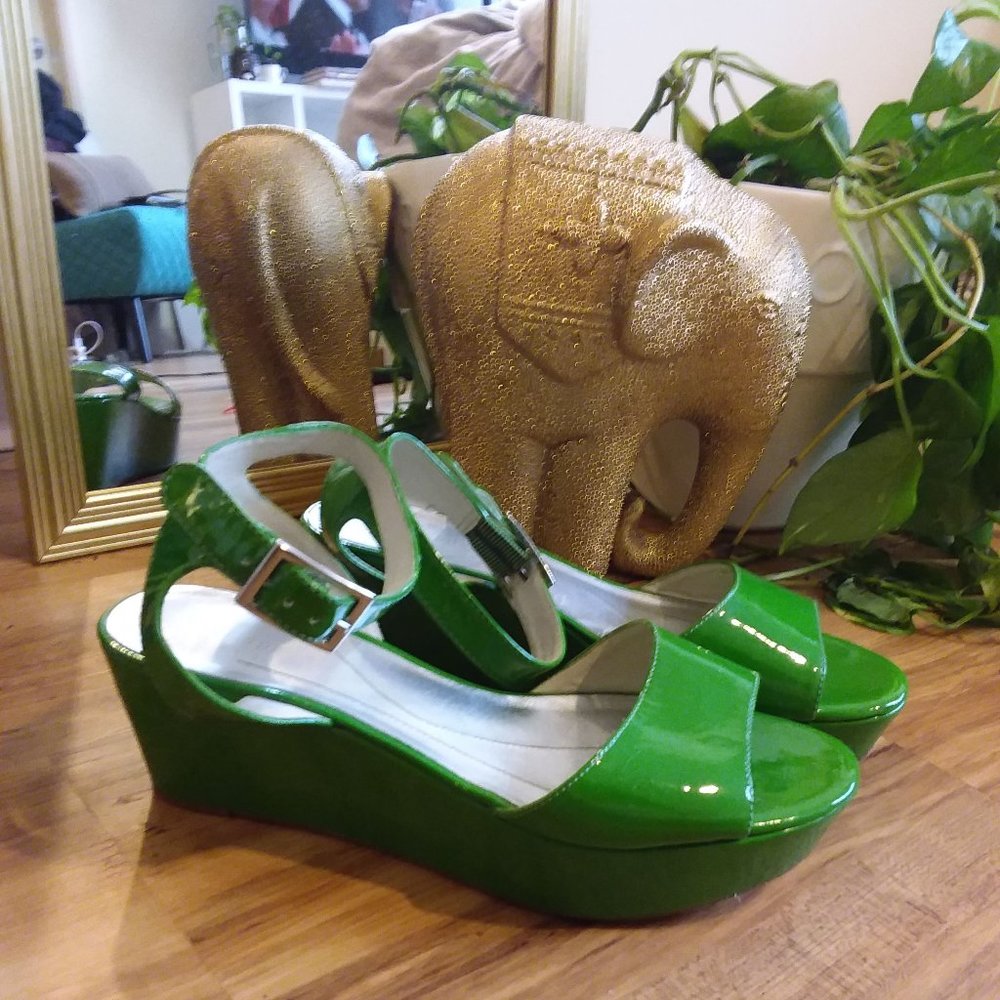 Kate Spade Apple Green 🍏 Strappy Wedges size 7EUC